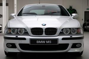 BMW M5 2001 года  (EU)